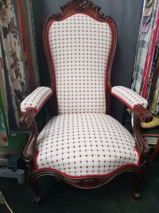 Gréogry RANDÉ Tapissier décorateur et d’ameublement L’Histoire des fauteuils